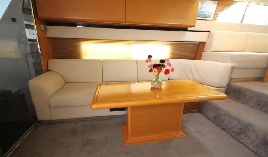 YACHT LUXURY LEGENDS